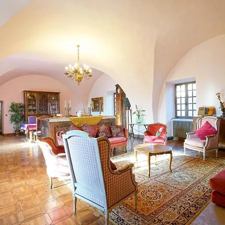 Château De La Roquette Casa de Férias